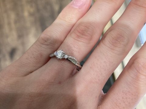 【STAR JEWELRY(スタージュエリー)の口コミ】 真ん中のダイヤがキラキラで可愛いかったのと、スタージュエリーさんらし…