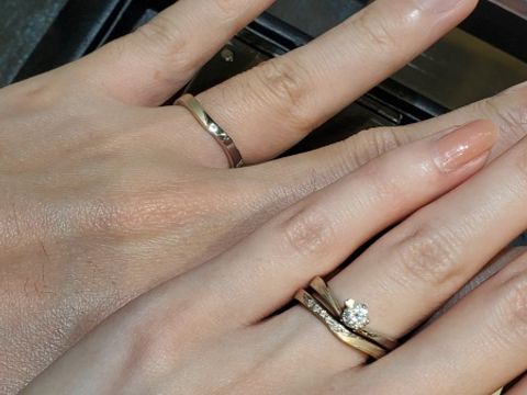 【杢目金屋(もくめがねや)の口コミ】 他店ではウェーブデザインばかり見ていましたが、杢目金屋さんではVライン…