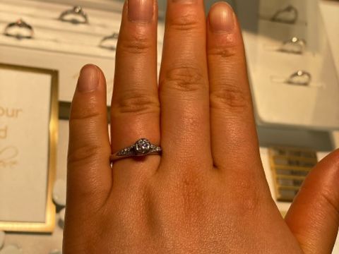 【ブルガリ(BVLGARI)の口コミ】 婚約指輪を探してお邪魔させていただきました。ダイヤモンド一石のもので…