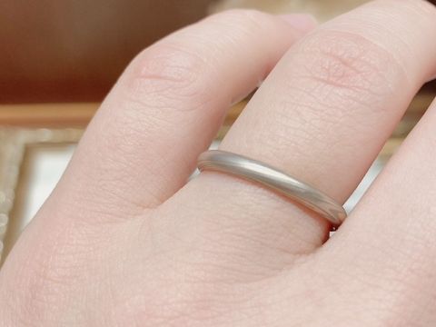 【ケイウノ ブライダル(K.UNO BRIDAL)の口コミ】 シンプルでありつつ少し人とは違う特徴のあるものを探していました。木目…