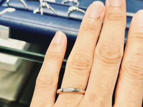 【銀座ダイヤモンドシライシの口コミ】 結婚指輪は絶対にストレート・できればダイヤが付いているものがいいと思…