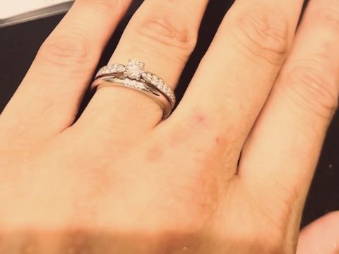 【ティファニー(Tiffany & Co.)の口コミ】 最近の流行りである細目の指輪がとても可愛かったです。
指が長く、関節が…