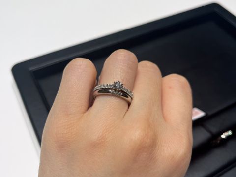 【ラザール ダイヤモンド(LAZARE DIAMOND)の口コミ】 せっかく購入するので、日常使いしやすい組み合わせを希望していました。
…