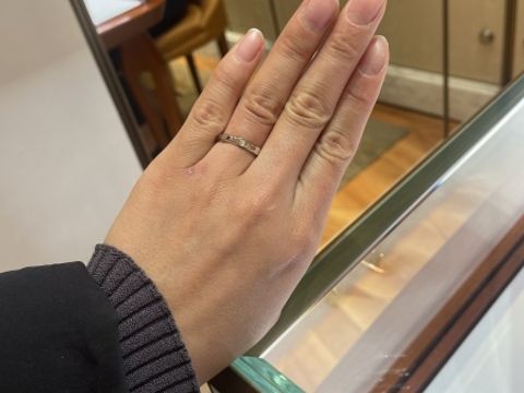 【ブルガリ(BVLGARI)の口コミ】 プラチナで、他と少し違う人と被らないものを探していました。こちらはダ…