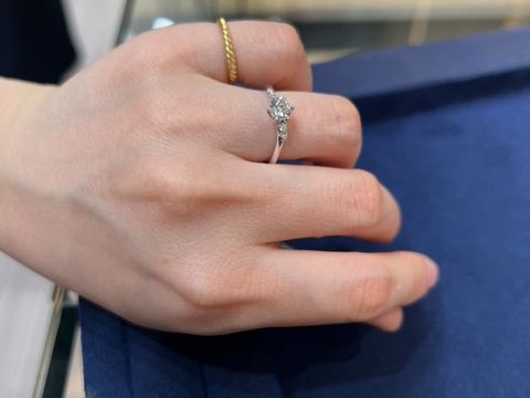 【TOMOE(トモエ)の口コミ】 元々はストレートタイプ希望でウェーブは候補に入っていませんでした。試…