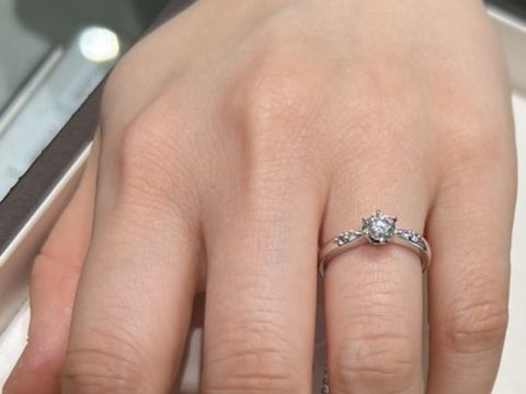 【アイプリモ(I-PRIMO)の口コミ】 サイドがシェイプされたストレートタイプの指輪が気になり探していました…