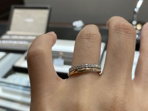 【アイプリモ(I-PRIMO)の口コミ】 婚約指輪は出番が少ないだろうと思い、結婚指輪はダイヤ入りのデザイン性…