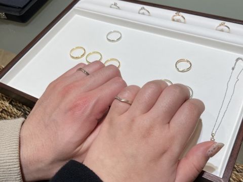 【杢目金屋(もくめがねや)の口コミ】 木目調という珍しいリングがあり、なかでも木目つむぎは木目とプラチナが…