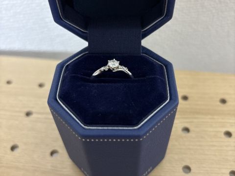 【銀座ダイヤモンドシライシの口コミ】 個人的にウェーブタイプの指輪のデザインが好みで探していたのですが、ほ…