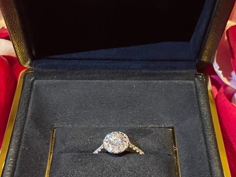 【グラフ(GRAFF)の口コミ】 取り巻きデザインがとてもゴージャスで、着けているだけで気分が上がりま…