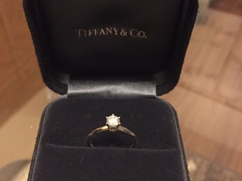 【ティファニー(Tiffany & Co.)の口コミ】 他のブランドの指輪にはバンドの部分にダイヤが埋め込まれているものもあ…