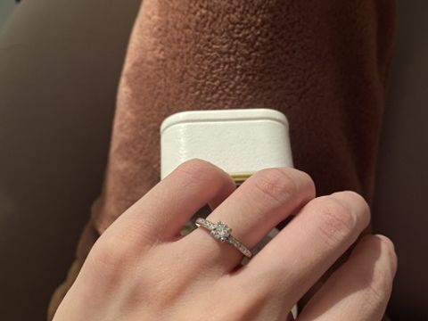 【ブシュロン(BOUCHERON)の口コミ】 ブシュロンの代表的なシリーズの中のキャトルシリーズを選びました。こち…
