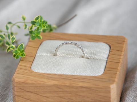 【Cayof(カヨフ)の口コミ】 婚約指輪を製作していただきました。
通常大きめの石がついたものをベース…