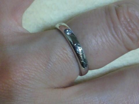 【ティファニー(Tiffany & Co.)の口コミ】 ２粒以上のダイヤ入りというのと、なにか模様がほしかったのですが、なか…