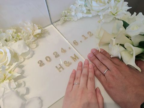 【アイプリモ(I-PRIMO)の口コミ】 女性用はウェーブがかかっており、ダイヤが5粒・斜めにぐるっと入っていま…