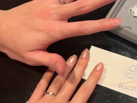 【ケイウノ ブライダル(K.UNO BRIDAL)の口コミ】 このデザインの魅力はシンプルで洗練された外観に加えて、マス留めという…