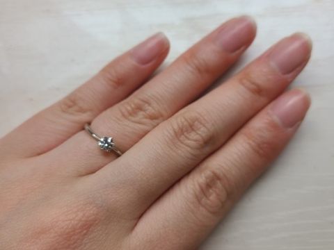 【アイプリモ(I-PRIMO)の口コミ】 ウェーブがかかっているところがかわいくて気に入っています。
指を細く長…