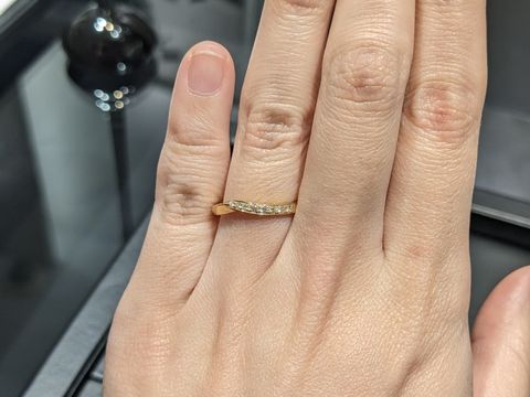 【ラザール ダイヤモンド(LAZARE DIAMOND)の口コミ】 指輪の種類はそこまで多いわけではないと思います。
私はシルバーとゴール…