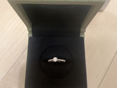 【ヴァン クリーフ＆アーペル(Van Cleef & Arpels)の口コミ】 他にはない、他の人とは被りにくいデザインです。また、ダイヤがリングよ…