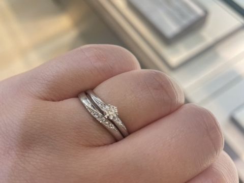 【festaria bijou SOPHIA(フェスタリア ビジュソフィア)の口コミ】 デザインが斜めになっていてオシャレなものが良かったです。一石だけでは…