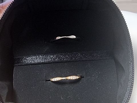 【シャネル(CHANEL)の口コミ】 指が太く、短いのでリングが細いのを探していました。
色々な種類があり目…