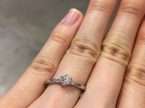 【ギンザタナカブライダル(GINZA TANAKA BRIDAL)の口コミ】 彼が1人で選んで買ってきてくれて、プロポーズしてもらったので私は選んで…