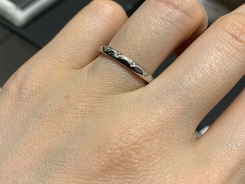 【エクセルコダイヤモンド(EXELCO DIAMOND)の口コミ】 指輪の決め手の素材は、肌馴染みの良いピンクゴールドがいいなと思ってい…