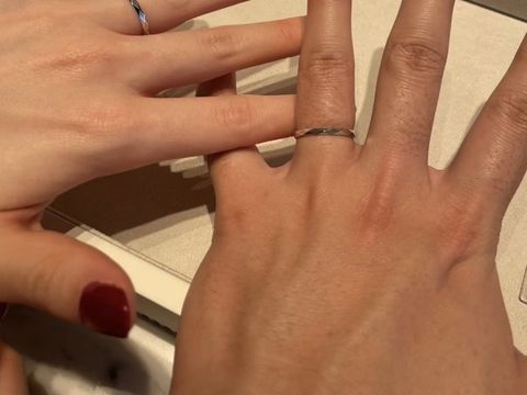 【ブシュロン(BOUCHERON)の口コミ】 ダイヤモンドがなくてもキラキラとか輝いているものが良くて試着させてい…