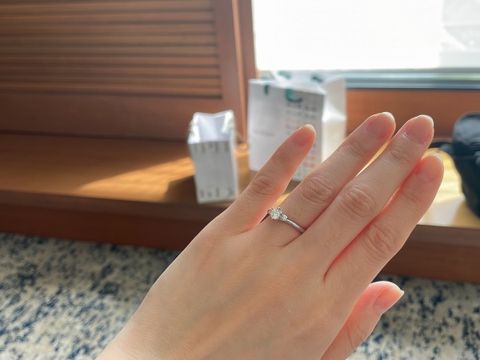 【Flowaves(フロウェーブス)の口コミ】 シンプルながら可愛らしい輝きがとてもテンション上がります。大きめのダ…