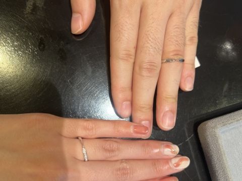 【ケイウノ ブライダル(K.UNO BRIDAL)の口コミ】 ショーケースに並べられていたたくさんの指輪の中から、このリボンの形を…