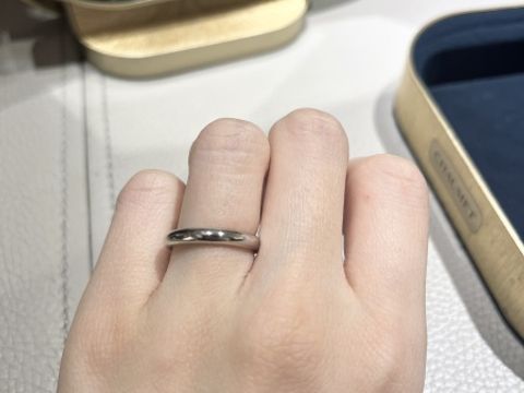 【ショーメ(CHAUMET)の口コミ】 年齢を重ねた後の手元にも映える、太めのリングを探していたので、このエ…