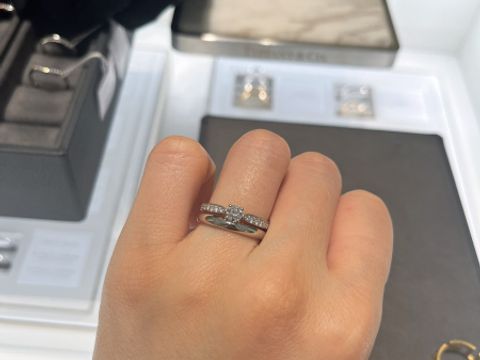 【ティファニー(Tiffany & Co.)の口コミ】 日常使いできるシンプルなデザインを中心に検討していました。ティファニ…