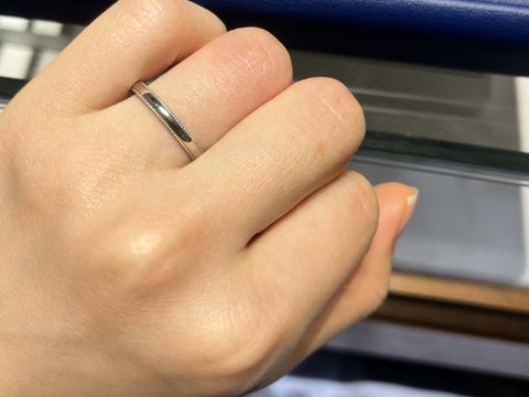 【銀座ダイヤモンドシライシの口コミ】 シンプルなストレートのリングを探して来店しましたが、ウェーブなどのデ…