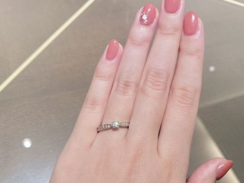 【ティファニー(Tiffany & Co.)の口コミ】 左右にメレダイヤが入っているデザインを探していました。他のブランドで…