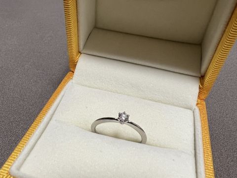 【ケイウノ ブライダル(K.UNO BRIDAL)の口コミ】 特別な時につける婚約指輪だけど、日常的にも使っていきたいなと思い、シ…