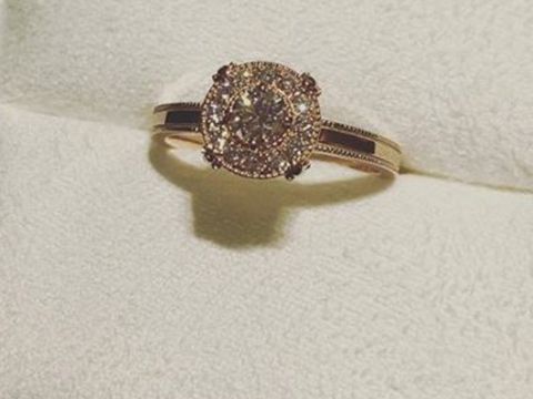 【LUCIE(ルシエ)の口コミ】 ピンクゴールドの、アンティークチックなデザインがとても印象的でした。
…