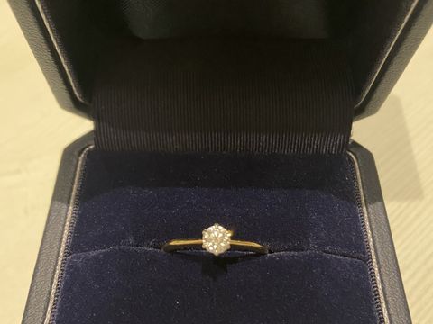 【銀座ダイヤモンドシライシの口コミ】 プラチナではなく、ゴールドのものが欲しかったので、一目見てこちらに決…