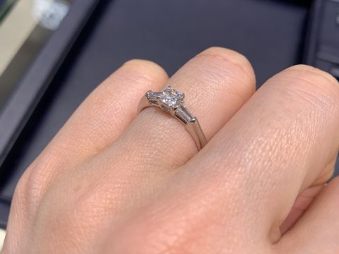 【VEIL(ヴェール)の口コミ】 プラチナもかわいくて大好きですが、指輪のデザインはゴールドも好みです…