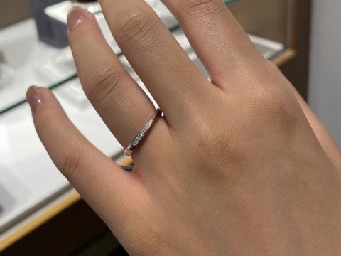 【銀座ダイヤモンドシライシの口コミ】 着け易いデザインと、着け心地の良いリング幅、適度な厚みがあり着用しま…