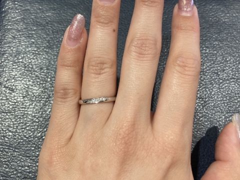 【ROYAL ASSCHER(ロイヤル・アッシャー)の口コミ】 ダイヤモンドは少ないながらも煌めきがあり、白くエレガントに輝いている…