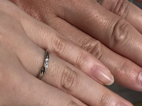 【銀座ダイヤモンドシライシの口コミ】 飽きのこないシンプルなデザインを望んでいましたが、シンプルすぎるのも…