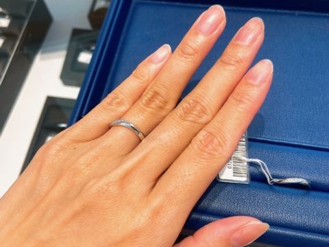 【銀座ダイヤモンドシライシの口コミ】 初めに水かきや手の長さを測り、どのようなデザインが似合うか診断してく…