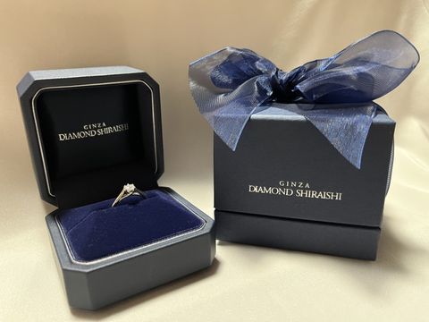 【銀座ダイヤモンドシライシの口コミ】 着用した時にダイヤモンドが目立つ指輪にしたかったので、私はダイヤモン…