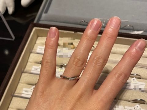 【ケイウノ ブライダル(K.UNO BRIDAL)の口コミ】 店舗で一番人気のデザインとスタッフさんが仰っておりました。
3本の流れ…