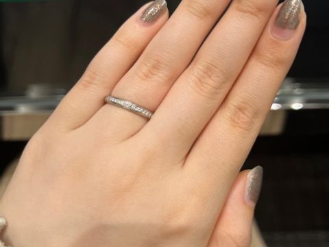 【ラザール ダイヤモンド(LAZARE DIAMOND)の口コミ】 キラキラしたものがよかったのでお勧めされたこちらを試着しました。セン…