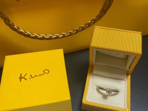 【ケイウノ ブライダル(K.UNO BRIDAL)の口コミ】 シンプルで王道なデザインです。指輪の内側には二人の思い出を示すデザイ…