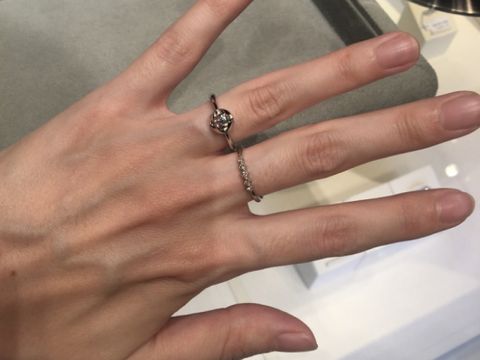 【和光ブライダルブティックギンザの口コミ】 球体の中にはダイヤモンドが埋め込まれているような不思議なデザインの指…