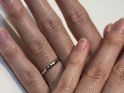 【SIND BAD(シンドバット)の口コミ】 シンプルなデザインですが、太すぎず、でも少しフチが立っていて彼も満足…