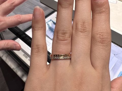 【ブシュロン(BOUCHERON)の口コミ】 ブシュロンで1番欲しかった指輪です。
上品さとエレガントさを感じる指輪…