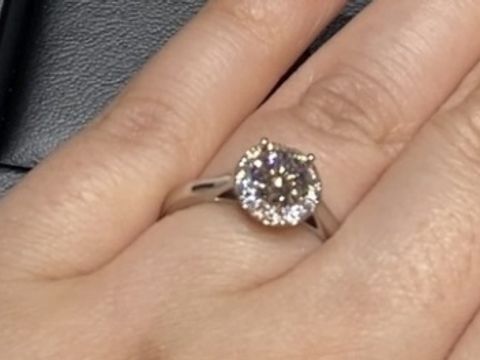 【ラザール ダイヤモンド(LAZARE DIAMOND)の口コミ】 ラザールダイヤモンドということで、ダイヤモンドにすごいこだわっている…